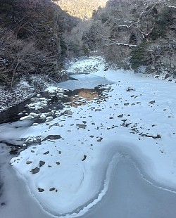 真冬の久万高原町4 凍りついた面河川(仁淀川の源流)