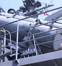 イージス艦あたご2 両舷側面にある対艦ミサイル