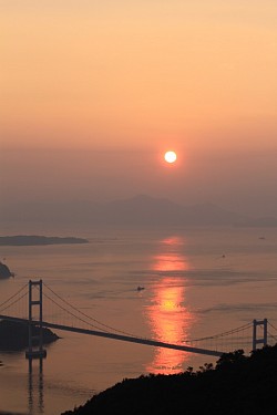 愛媛県今治市　しまなみ海道1 来島海峡の夕陽