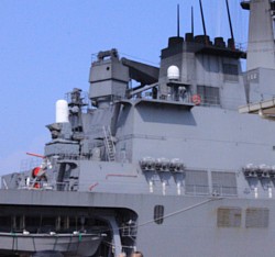 広島県呉市　海上自衛隊基地2 護衛艦後部　対空機関砲やレーダーなど