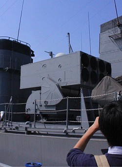 広島県呉市　海上自衛隊基地3 対潜水艦ミサイル　新型艦では垂直発射装置になってます